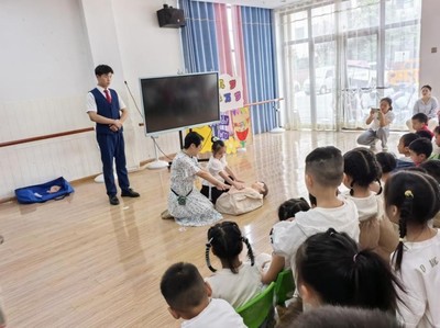藝術點亮安全，攜手共筑童心夢——藝術設計學院教師赴慧聰幼兒園開展融合式社會培訓